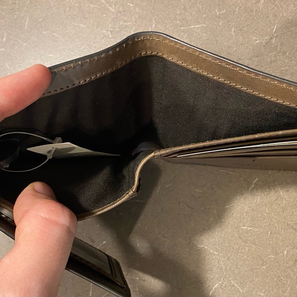 Fossil wallet - like new, never used! - Picture 8 of 9